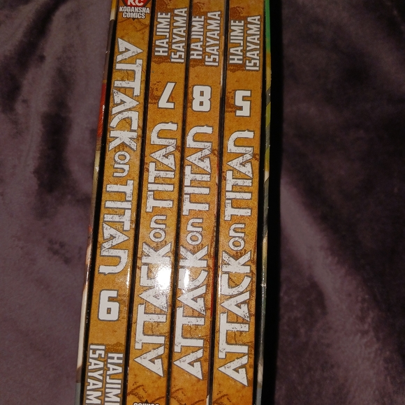 Aot Mangas books 5-8 - Picture 6 of 6